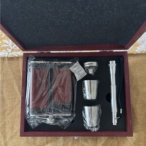 Elegant Flask Gift Set with Accessories